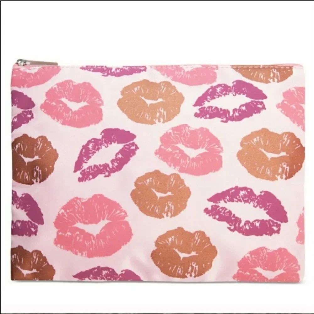🎉1 hr sale 🎉Cosmetic bag 👄👄👄💋💋💋